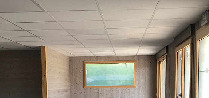 faux plafond avec dalles de faux plafond gris taupe 2